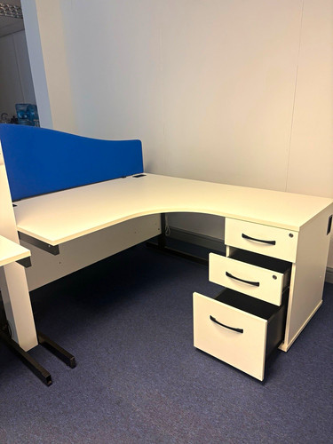 White shaped corner office - white,